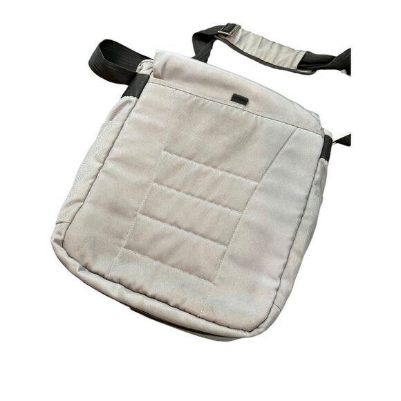 Gray Kenneth Cole Reaction Messenger Bag With Adjustable Shoulder Strap & Multip - Picture 4 of 11